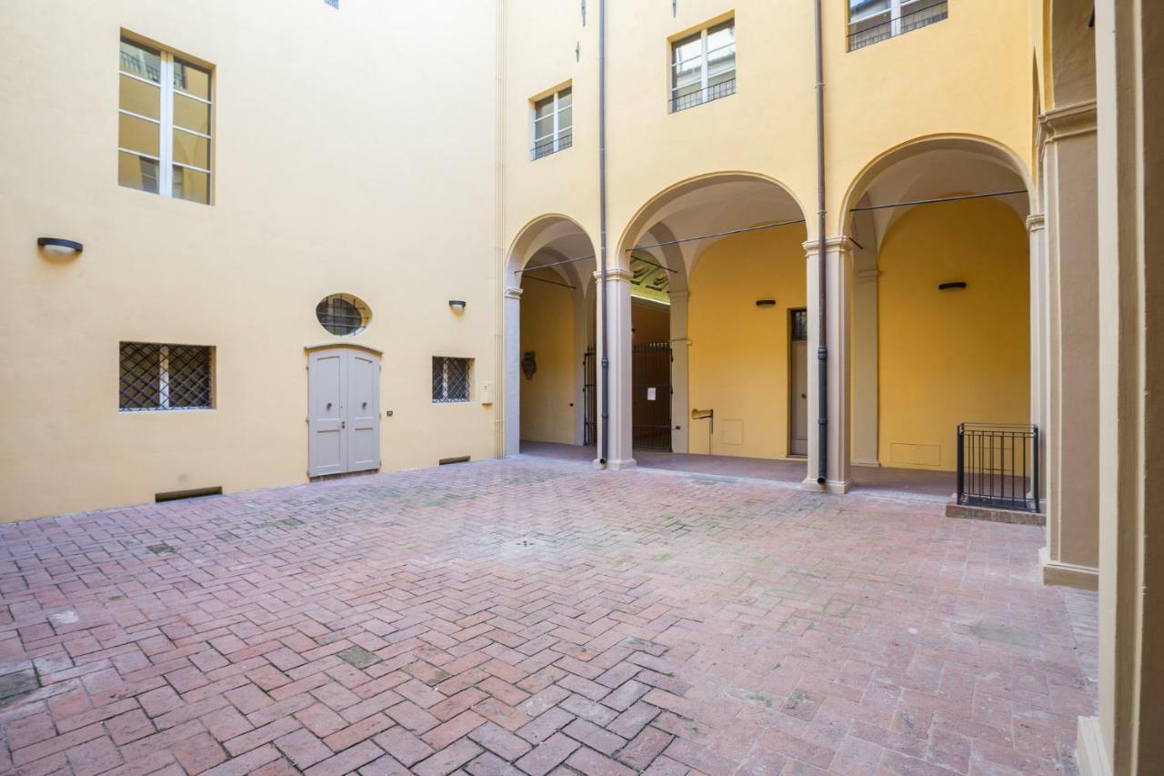 Palazzo Bocchi - The Place Apartments โบโลญญา ภายนอก รูปภาพ