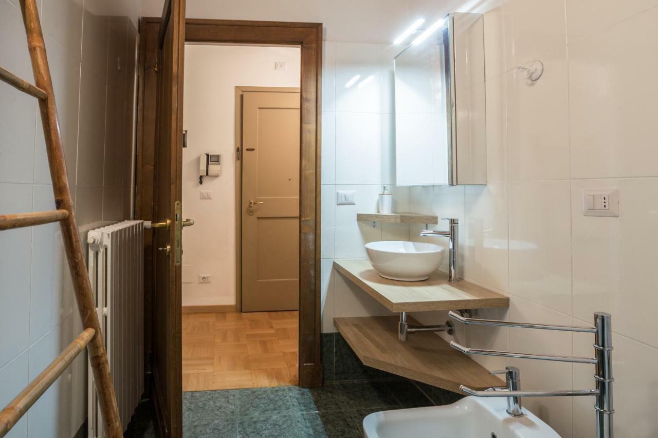 Palazzo Bocchi - The Place Apartments โบโลญญา ภายนอก รูปภาพ